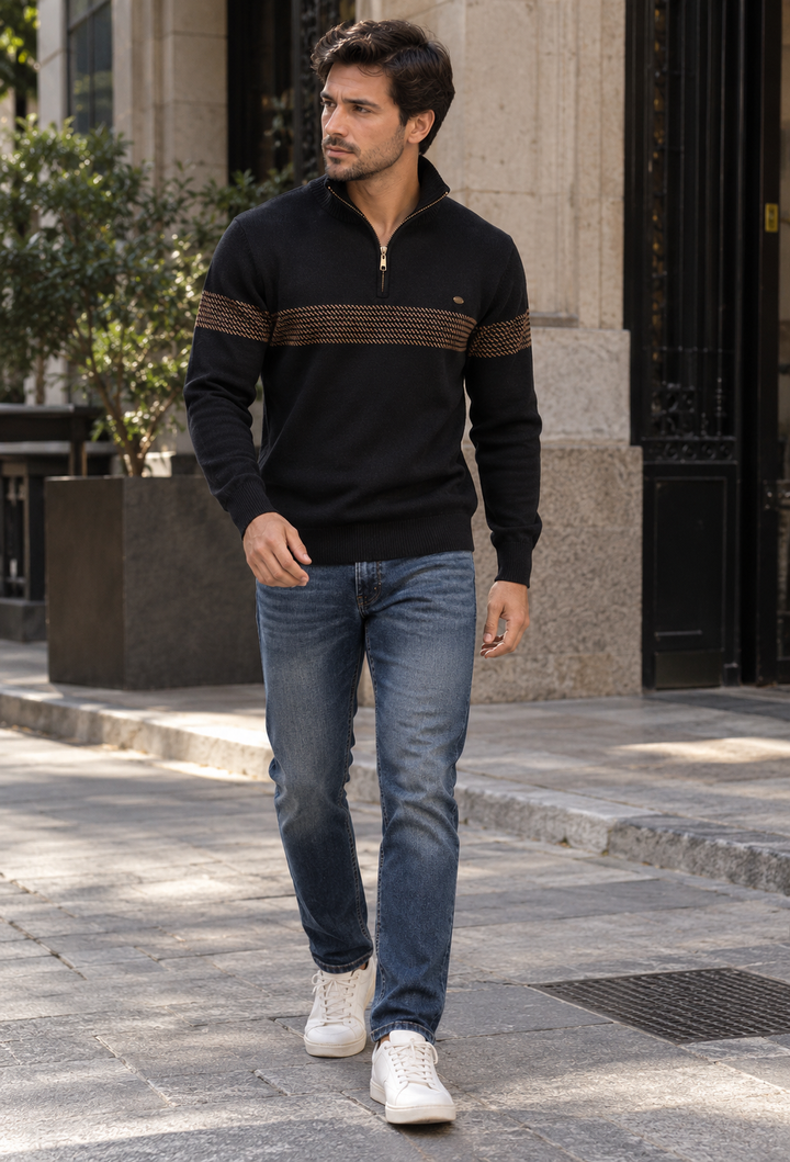 Herrenpullover mit halbem Reißverschluss, Stehkragen und geometrischen Streifen – Nolan