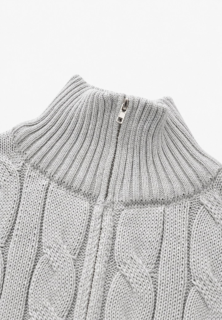 Strickpullover mit Zopfmuster und halbem Reißverschluss – Anselme