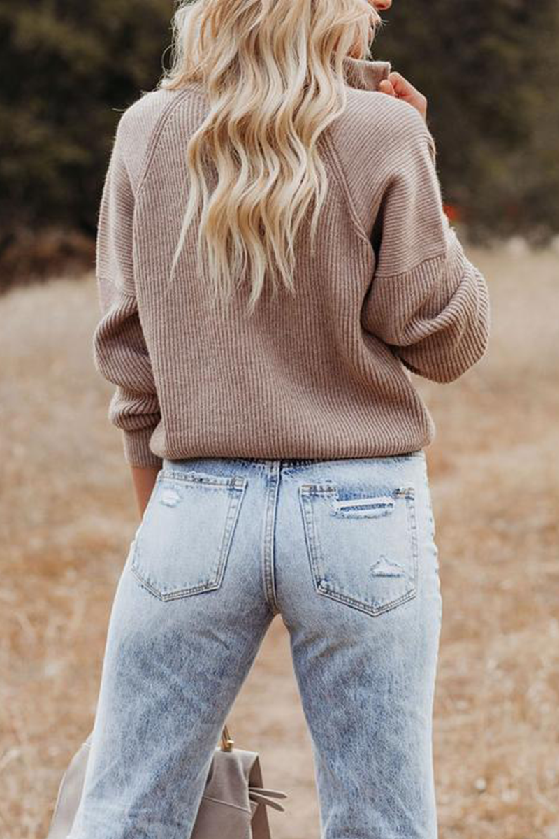 Damenpullover mit Rippstrick, hohem Kragen und halbem Reißverschluss – Ylva