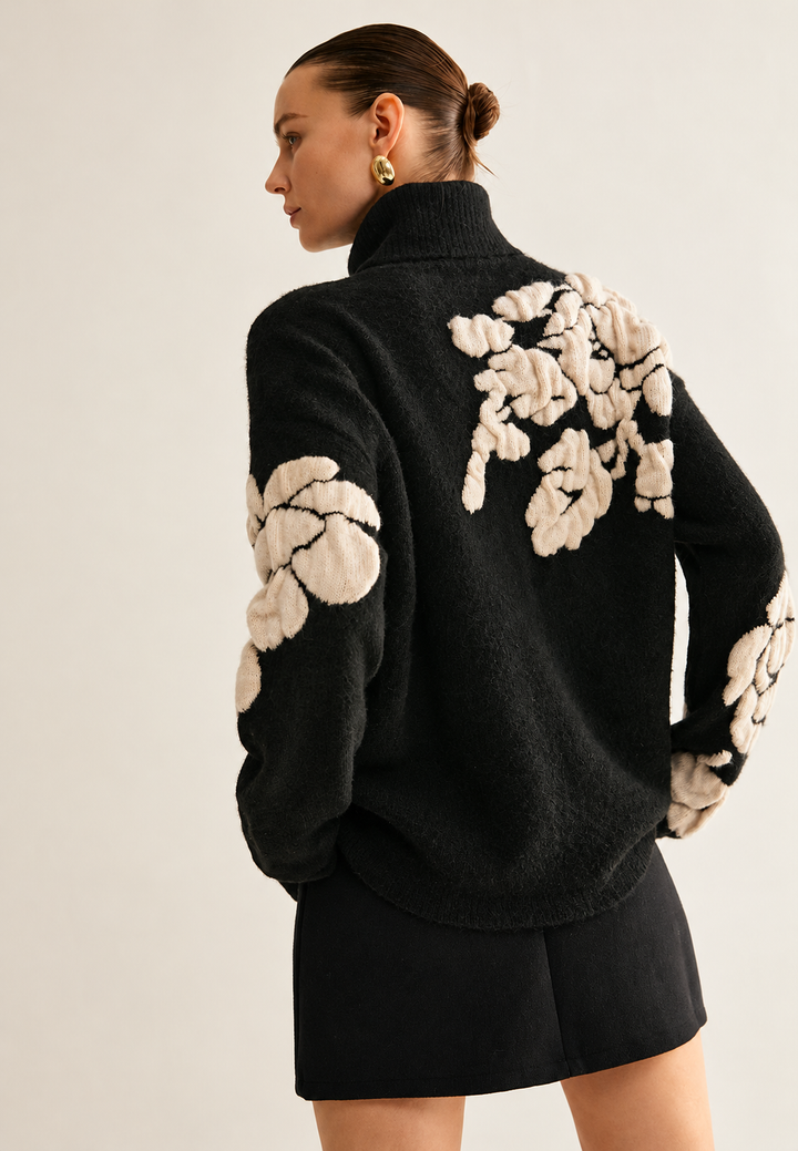 Weit geschnittener Damenpullover mit hohem Kragen und floralem Jacquardmuster - Briseida