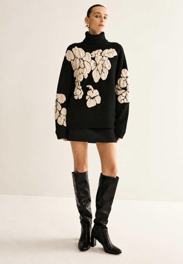 Weit geschnittener Damenpullover mit hohem Kragen und floralem Jacquardmuster - Briseida