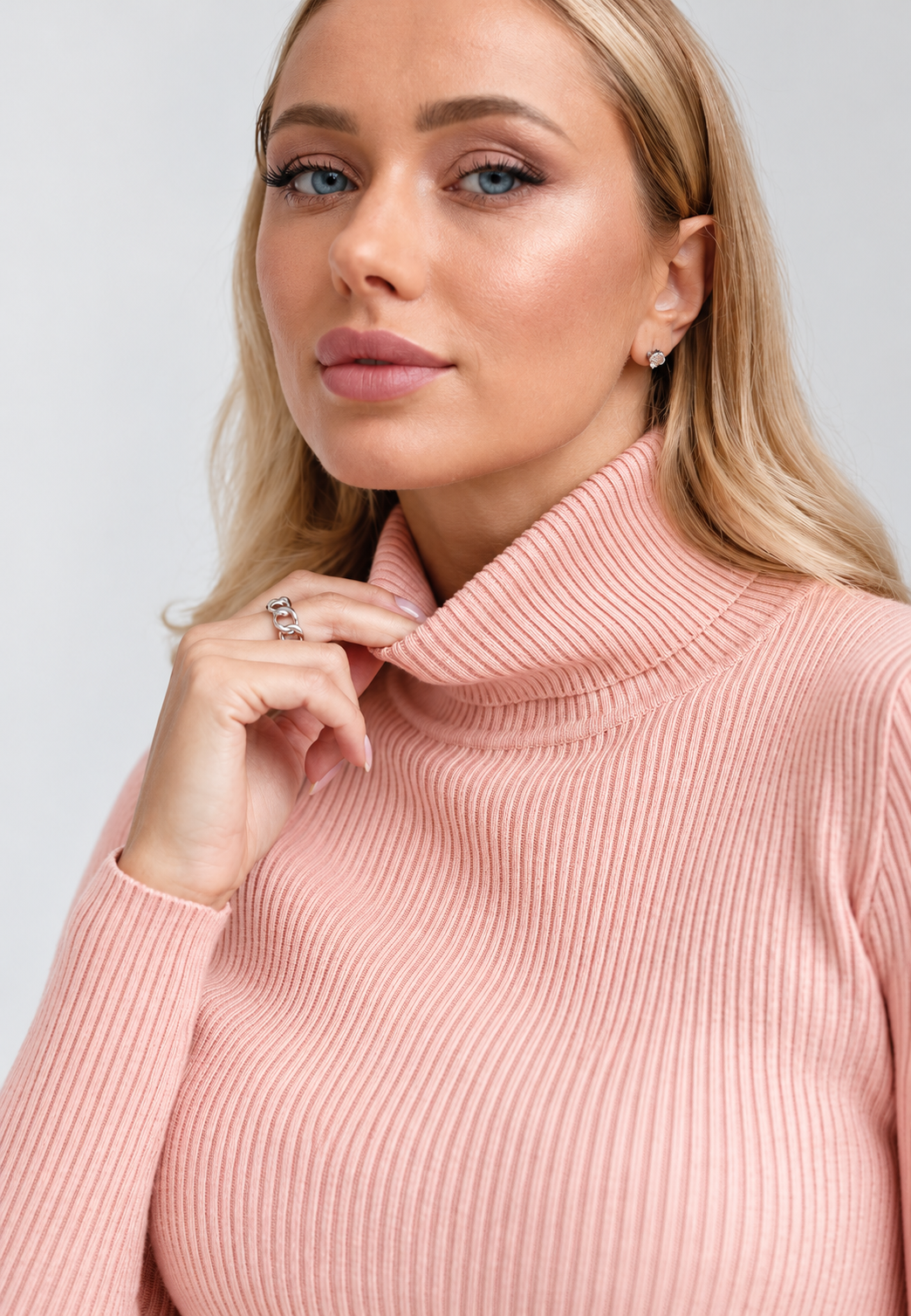Figurbetonter Damen-Rollkragenpullover aus Rippstrick - Nélida