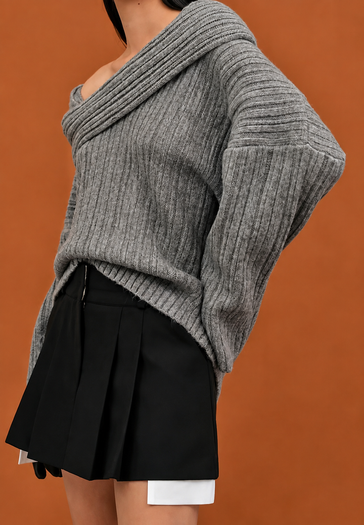 Damenpullover mit asymmetrischem Ausschnitt und freiliegender Schulter – Séverine