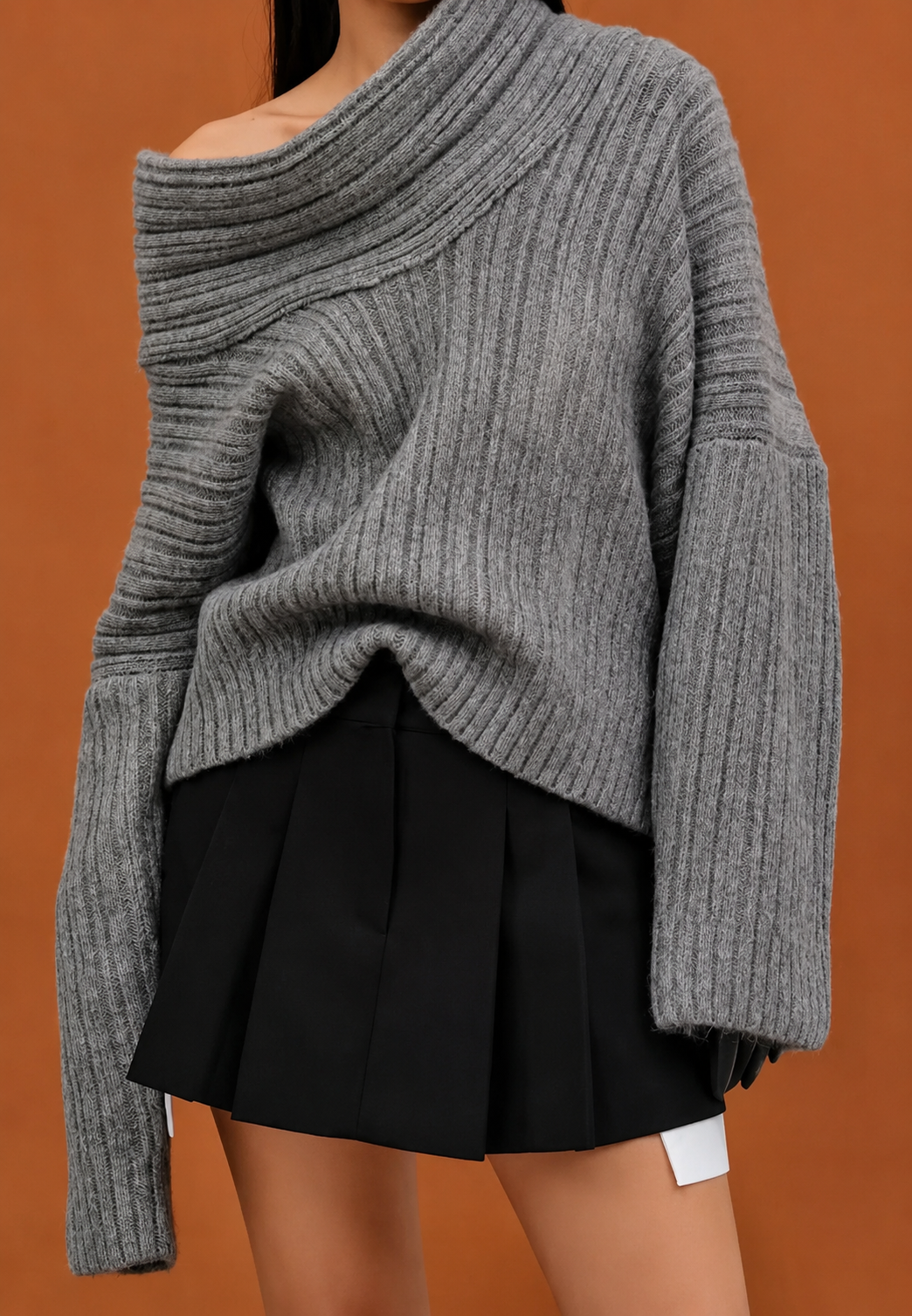 Damenpullover mit asymmetrischem Ausschnitt und freiliegender Schulter – Séverine