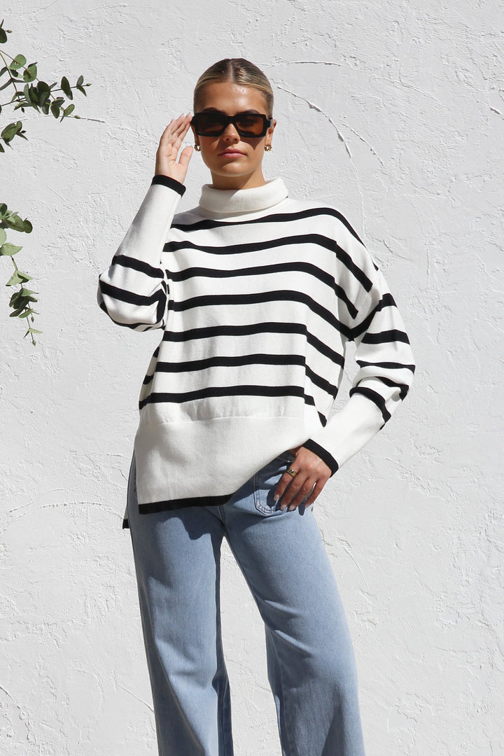 Oversize-Strickpullover für Damen mit Streifen und hohem Kragen – Runa