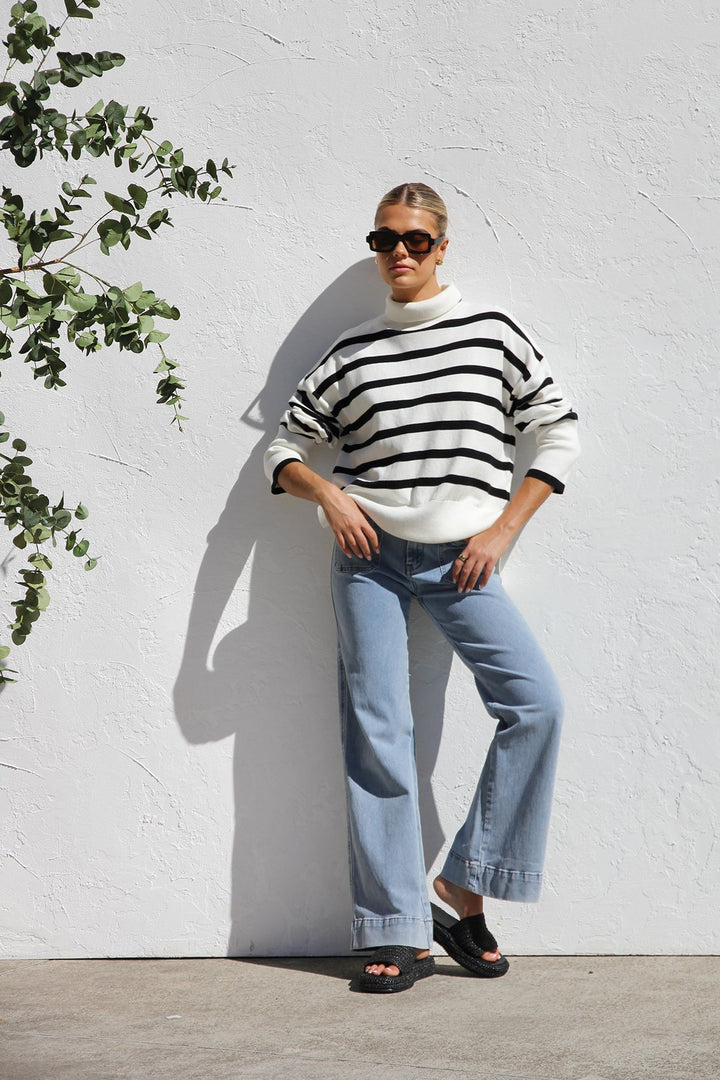 Oversize-Strickpullover für Damen mit Streifen und hohem Kragen – Runa