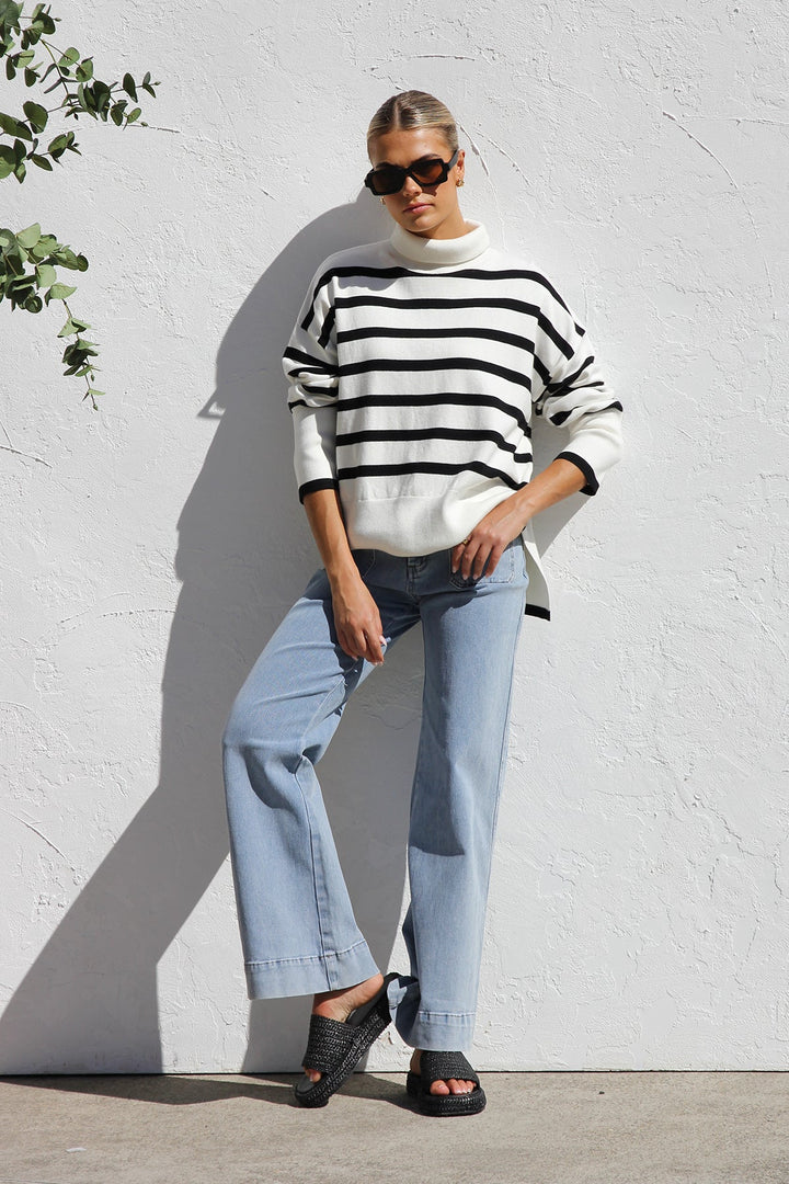 Oversize-Strickpullover für Damen mit Streifen und hohem Kragen – Runa