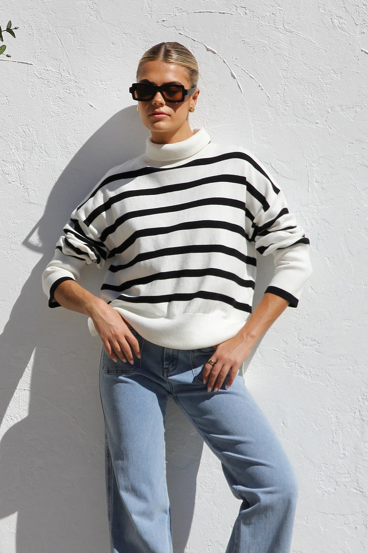 Oversize-Strickpullover für Damen mit Streifen und hohem Kragen – Runa