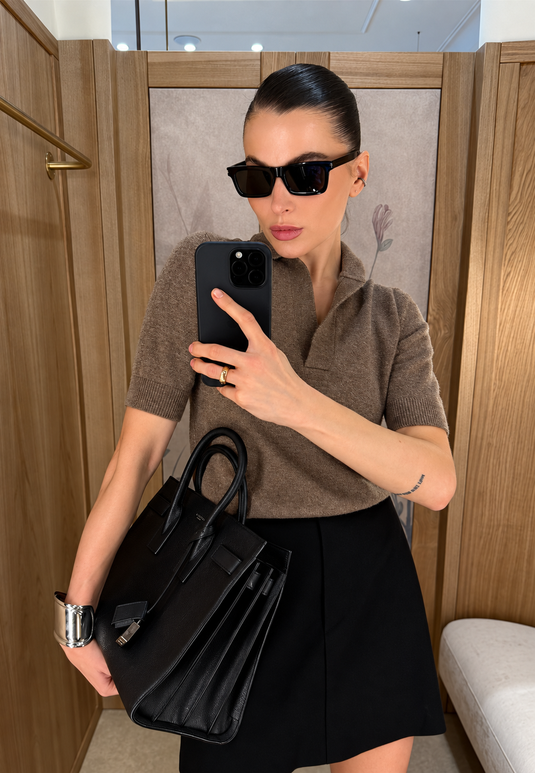 Kurzärmeliger Damen-Feinstrickpullover mit Polokragen und V-Ausschnitt - Lidia