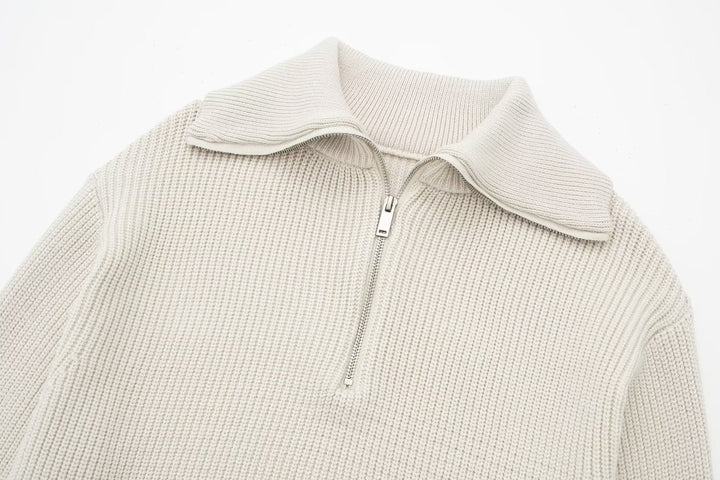 Damenpullover mit Streifen, halbem Reißverschluss und Stehkragen – Holly