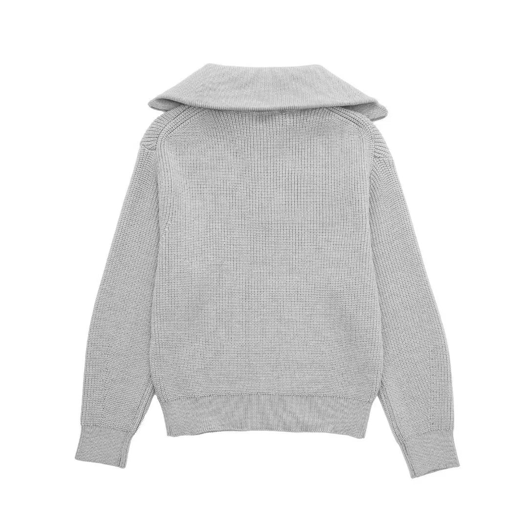 Damenpullover mit Streifen, halbem Reißverschluss und Stehkragen – Holly