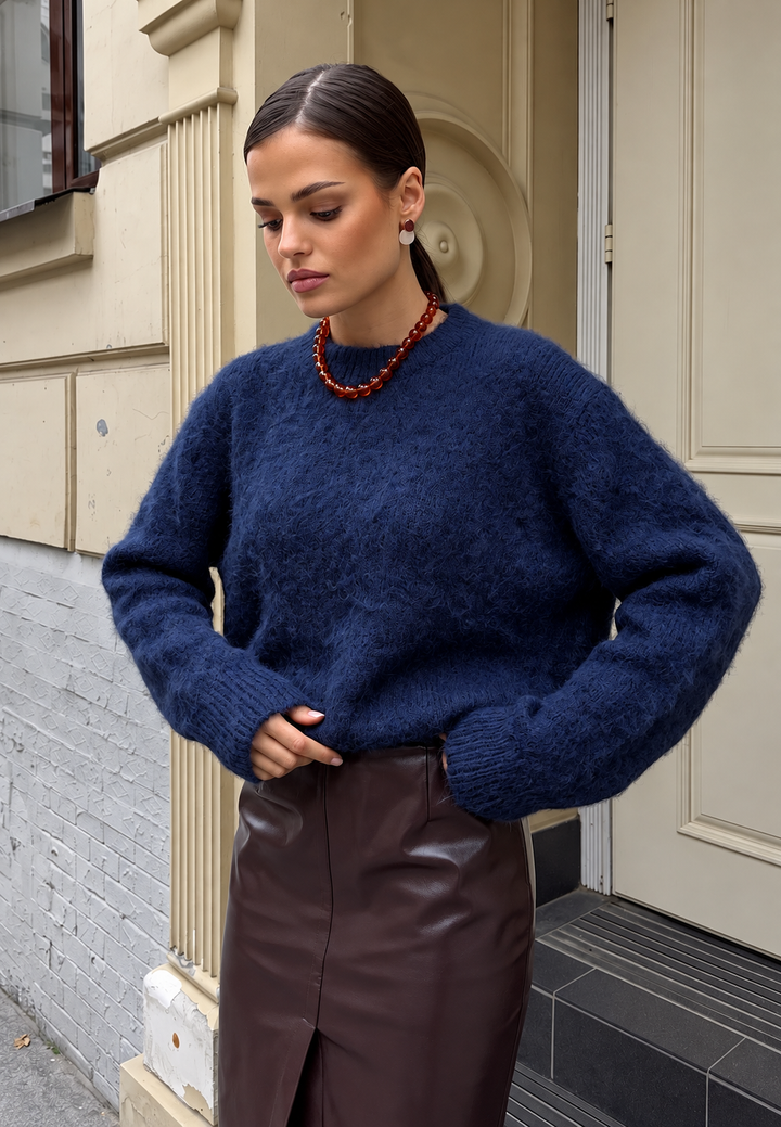 Damen-Oversize-Pullover aus flauschigem Strick mit Rundhalsausschnitt - Agneta