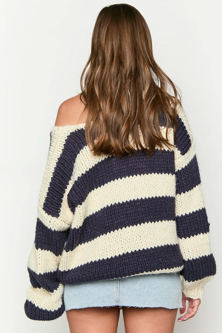 Oversize-Pullover für Damen mit Streifen und freien Schultern – Frida