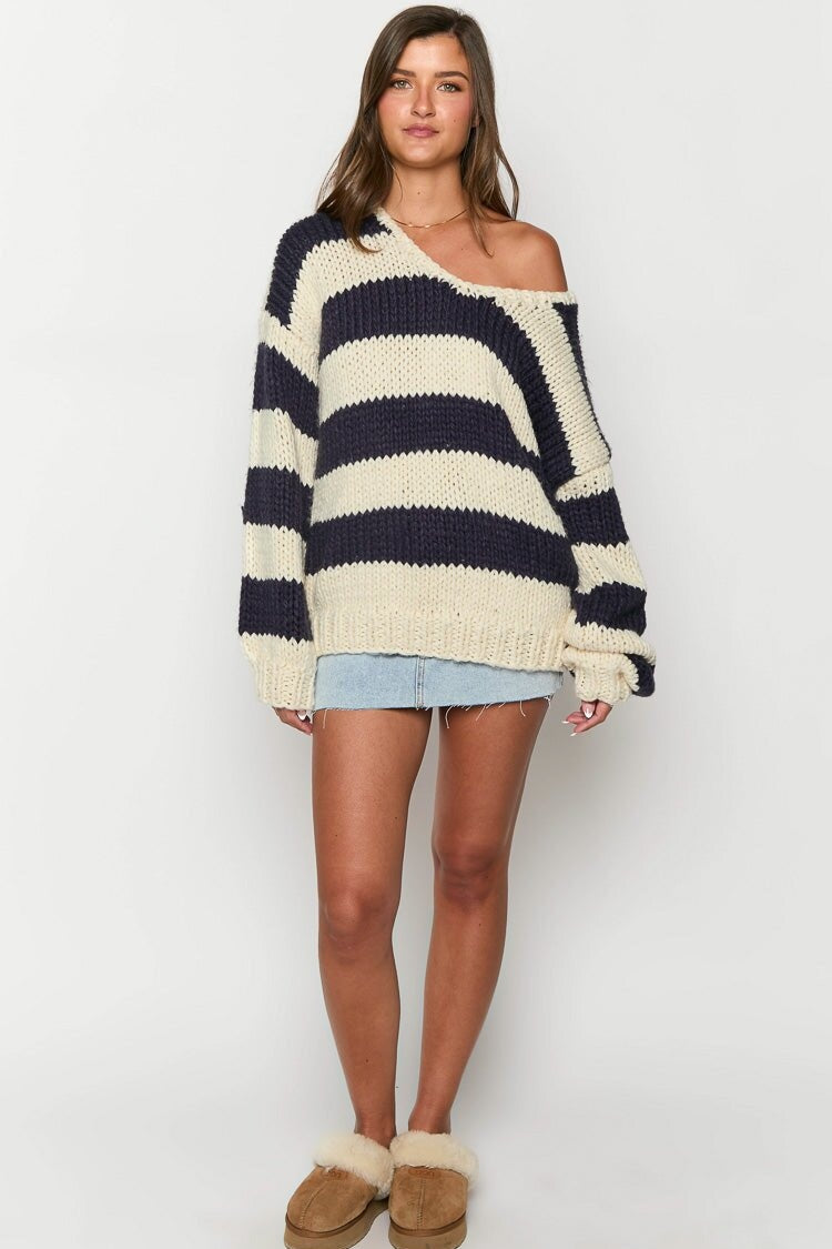Oversize-Pullover für Damen mit Streifen und freien Schultern – Frida