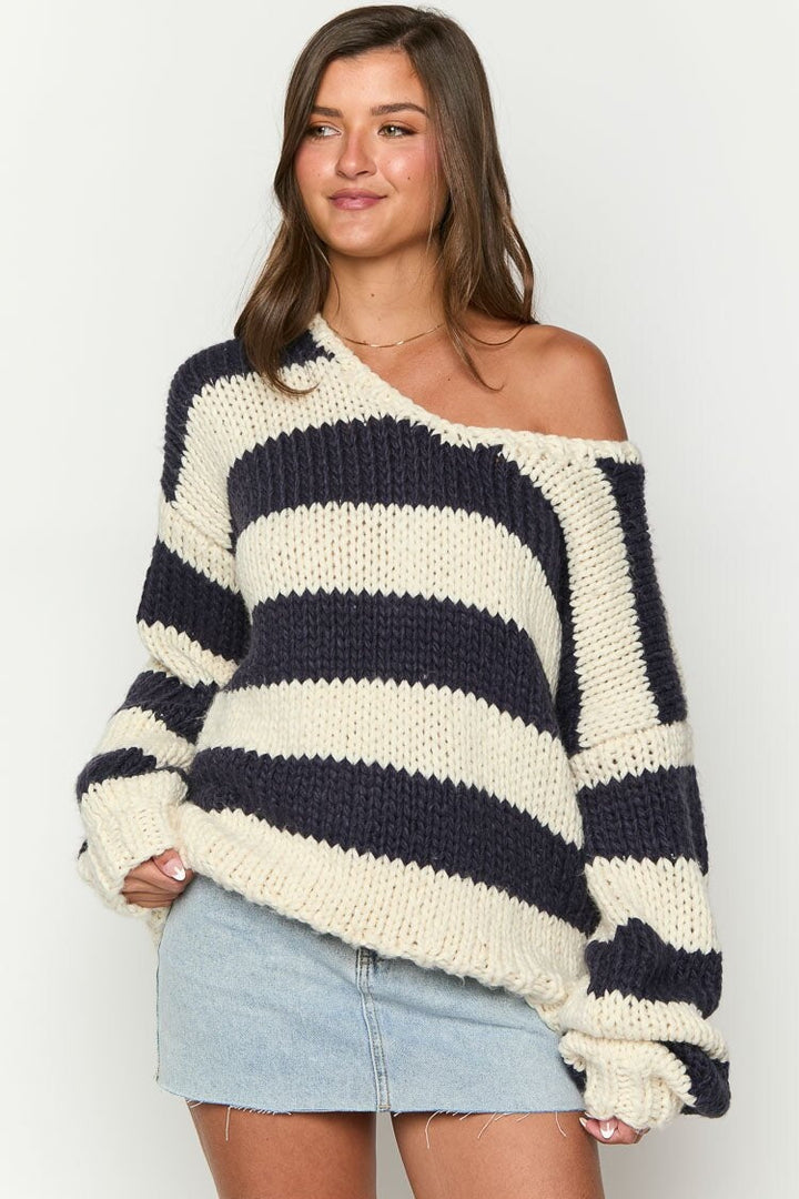 Oversize-Pullover für Damen mit Streifen und freien Schultern – Frida