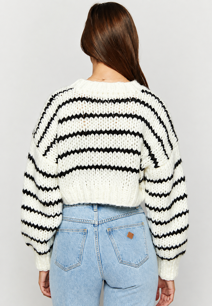 Oversize-Pullover aus grob gestricktem Material mit weiten Ärmeln und Rundhalsausschnitt – Ovacona