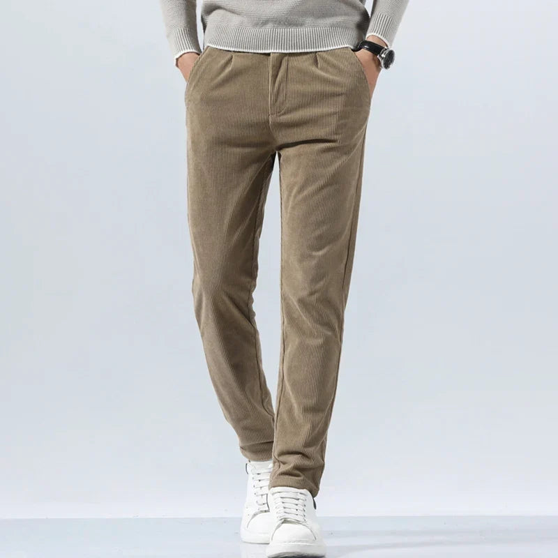 Herren-Cordhose mit Bundfalten und Seitentaschen – Corvin