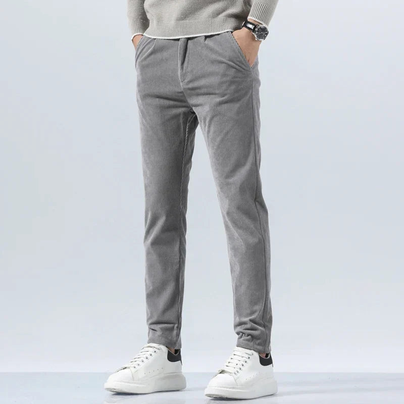 Herren-Cordhose mit Bundfalten und Seitentaschen – Corvin