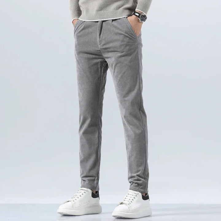 Herren-Cordhose mit Bundfalten und Seitentaschen – Corvin