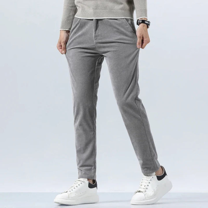 Herren-Cordhose mit Bundfalten und Seitentaschen – Corvin