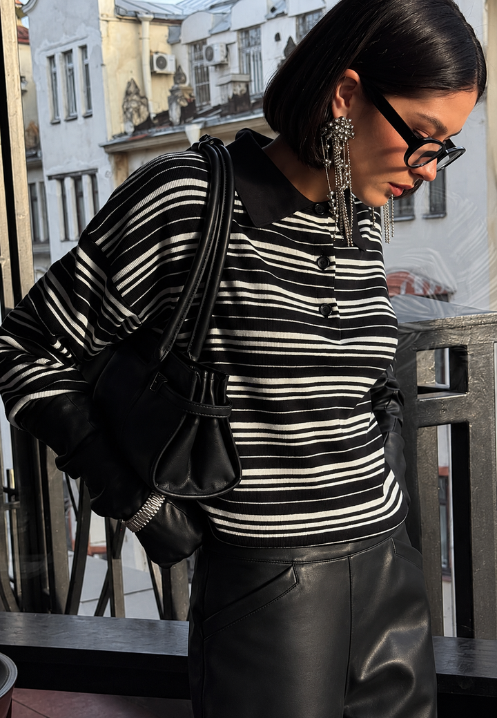 Langärmeliges Damen-Strickpoloshirt mit horizontalen Streifen und Hemdkragen - Adelma