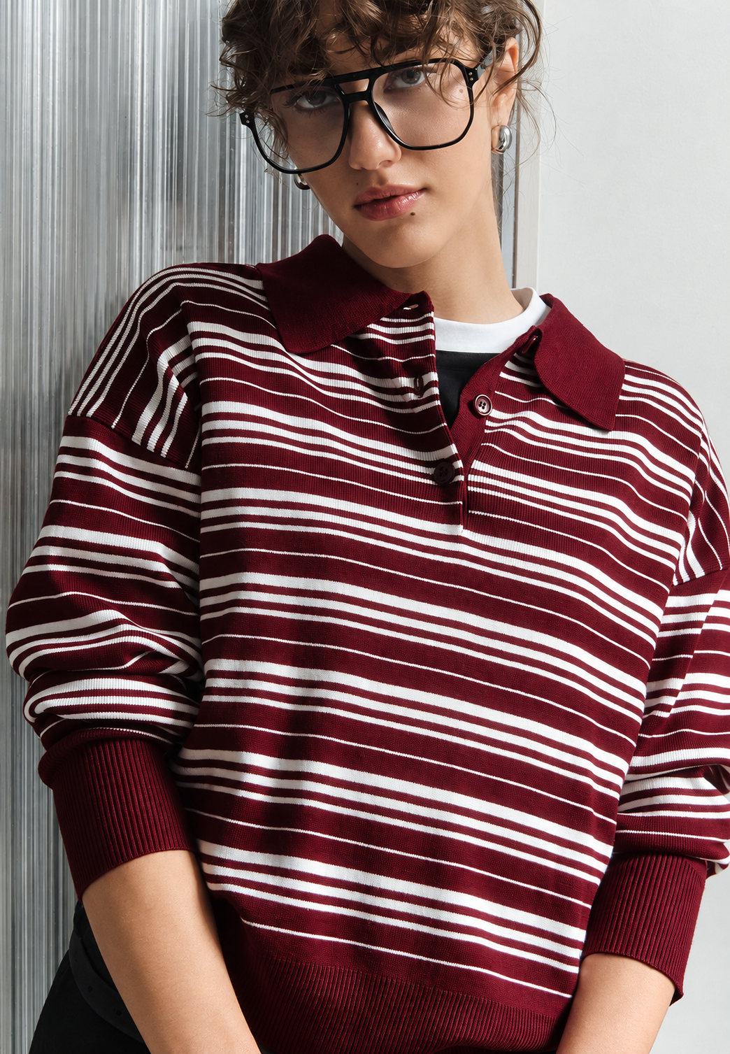 Langärmeliges Damen-Strickpoloshirt mit horizontalen Streifen und Hemdkragen - Adelma