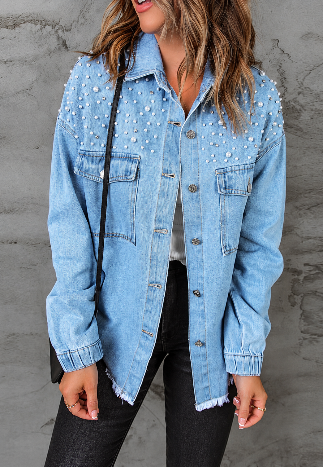 Mit Perlen verzierte Jeansjacke – Émeline