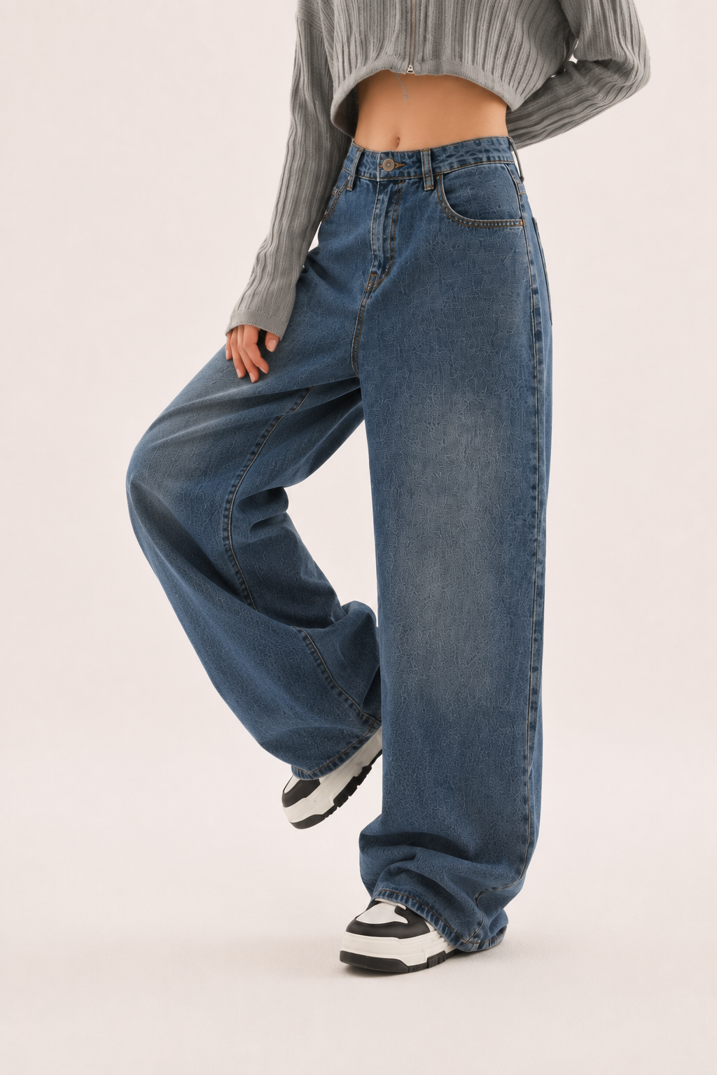 High-Waist-Jeans mit weitem Bein und Nähten auf der Vorderseite – Anika