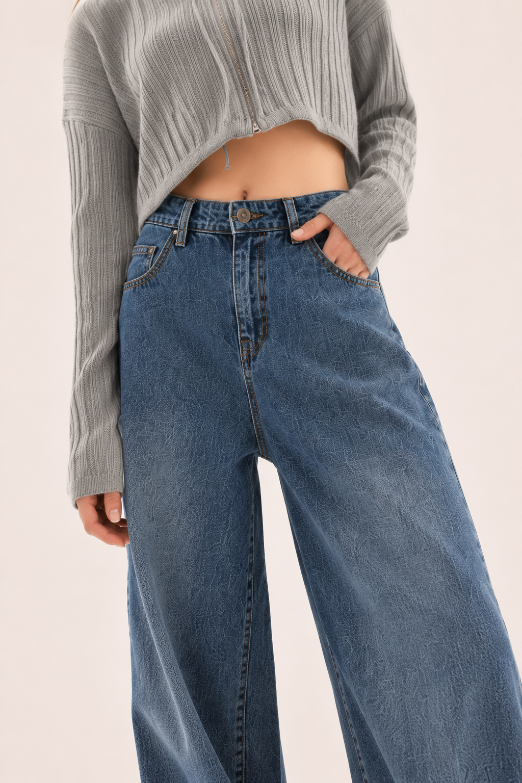 High-Waist-Jeans mit weitem Bein und Nähten auf der Vorderseite – Anika