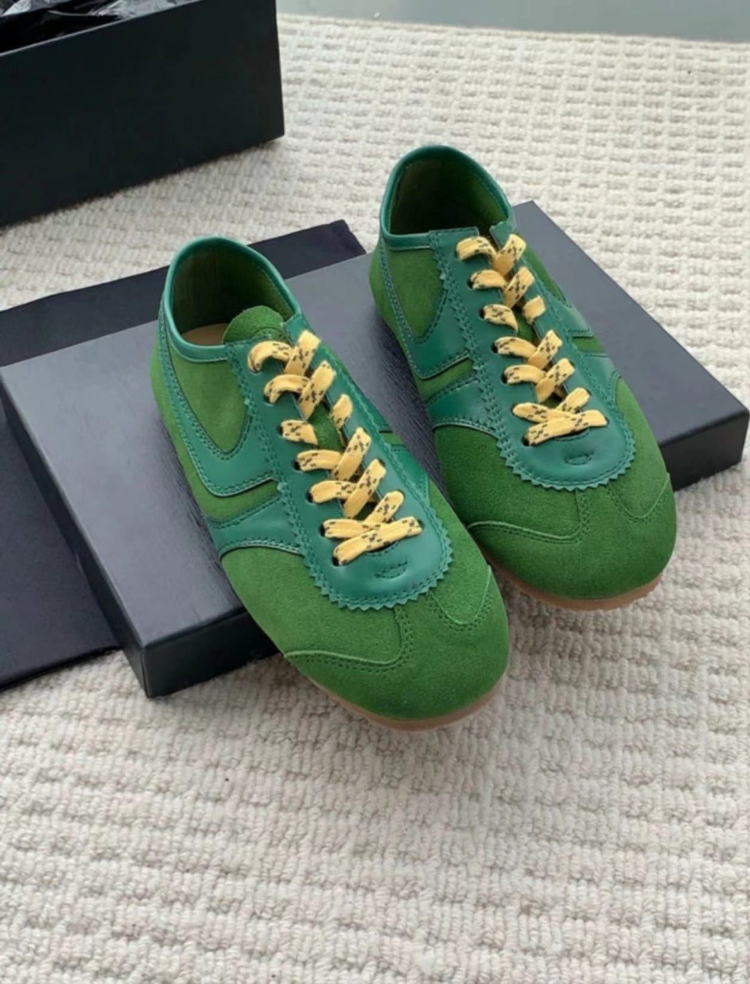 Barefoot-Sneaker für Damen im Retro-Stil mit kombinierten Einsätzen – Alinda
